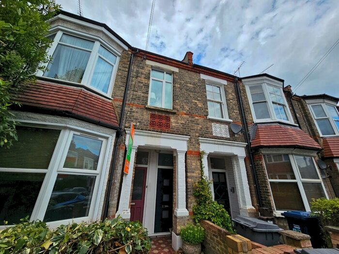 2 Bedroom Maisonette To Rent In Kitchener Road, East Finchley, N2