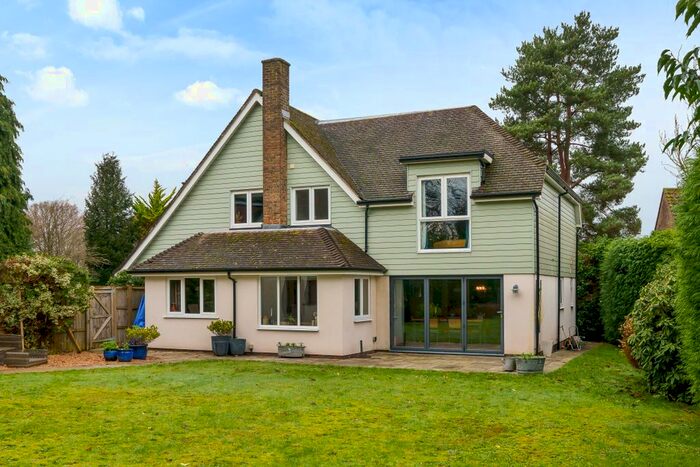 4 Bedroom Detached House For Sale In Hollycombe Close, Liphook, GU30