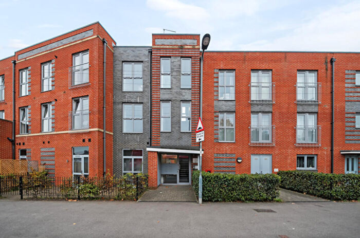 2 Bedroom Flat To Rent In Meridian Way, Southampton, Hampshire, SO14