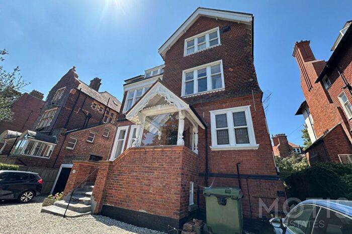 2 Bedroom Flat To Rent In Earls Avenue, Folkestone, CT20