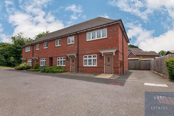 2 Bedroom End Of Terrace House For Sale In Woodland Drive, Exeter, EX2