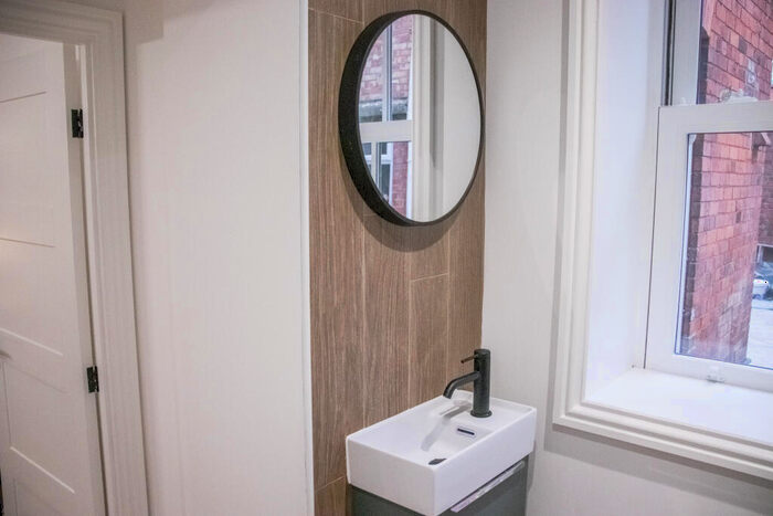 1 Bedroom Flat To Rent In City Centre // Bed Flat // Aug, LN2