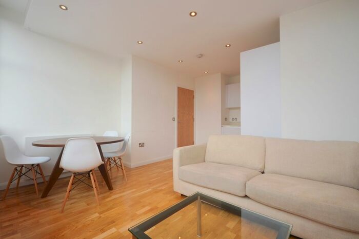 1 Bedroom Flat To Rent In Streatham High Road, London, SW16