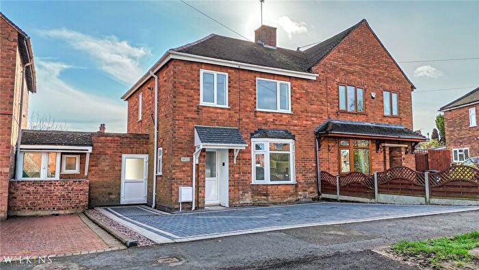 3 Bedroom Semi Detached House For Sale In Orchard Close, Dosthill, Tamworth, Staffordshire, B77