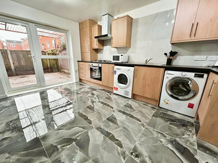 4 Bedroom Terraced House To Rent In Guide Post Road, Manchester, Greater Manchester, M13