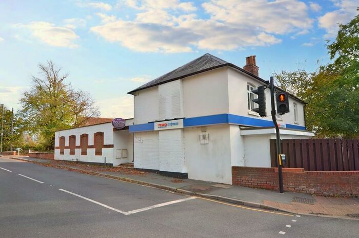 4 Bedroom Flat To Rent In Upper Hale Road, Farnham, Surrey, GU9