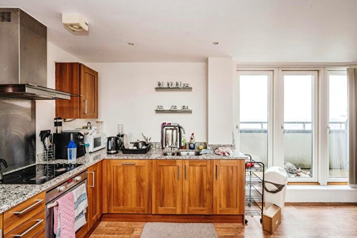 3 Bedroom Flat For Sale In Trawler Road, Maritime Quarter, Swansea, SA1