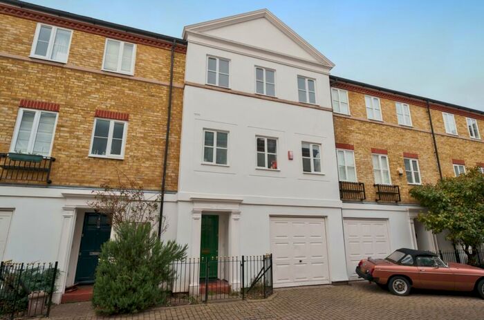4 Bedroom Terraced House To Rent In Vestry Mews London, SE5