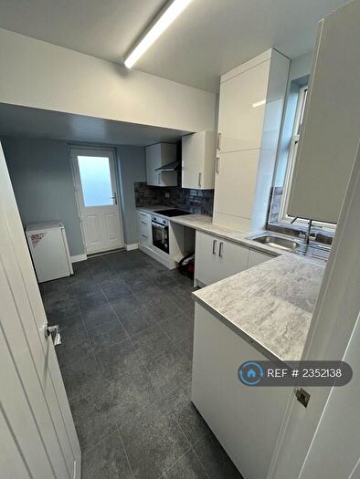 3 Bedroom Semi-Detached House To Rent In Aylward Road, Sheffield, S2