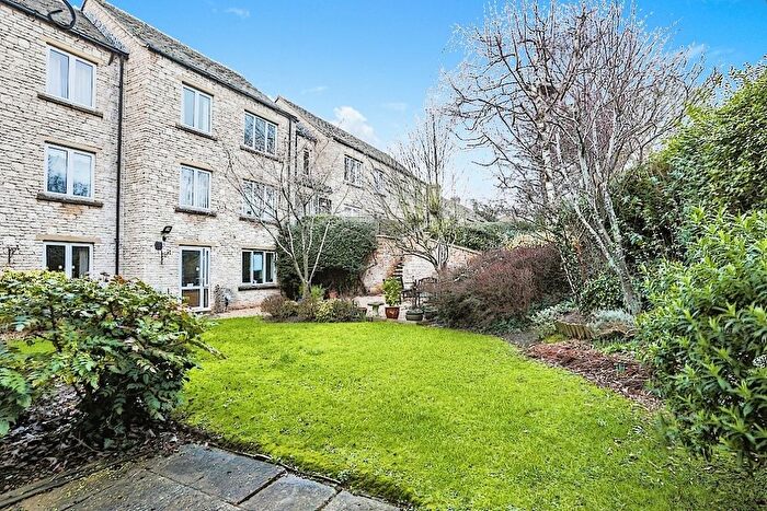 2 Bedroom Flat For Sale In Dm Flat Bredon Court, Broadway, WR12
