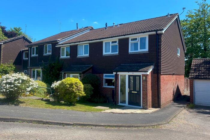 3 Bedroom End Of Terrace House To Rent In Stoneham Park, Petersfield, GU32