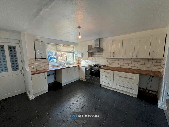 3 Bedroom End Of Terrace House To Rent In Bridport Close, Bransholme, Hull, HU7