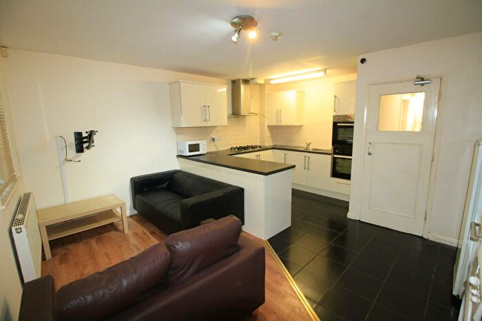 6 Bedroom Town House To Rent In North Sherwood Street, Nottingham, NG1