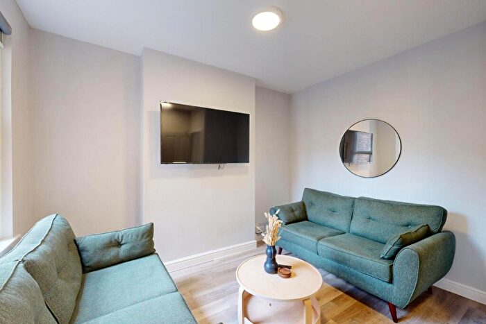 6 Bedroom House To Rent In Midland Avenue, NG7