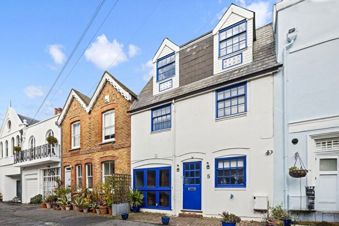 4 Bedroom Terraced House To Rent In Royal Crescent Mews, Brighton, BN2