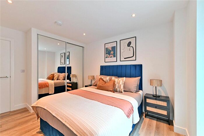 1 Bedroom Flat To Rent In Bank Steet, Gravesend, Kent, DA12