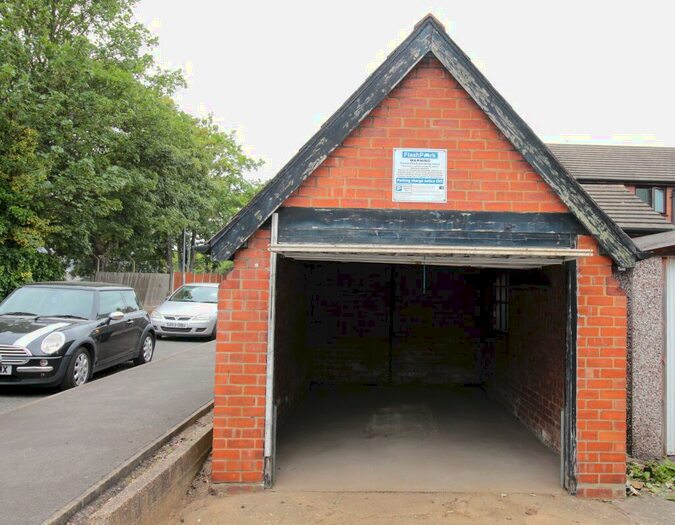 Property To Rent In Garage - Church Drive Boultham Park, Lincoln, Lincolnsire, LN6