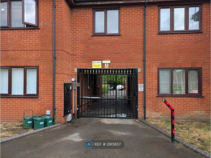 2 Bedroom Flat To Rent In North Road, Purfleet, RM19