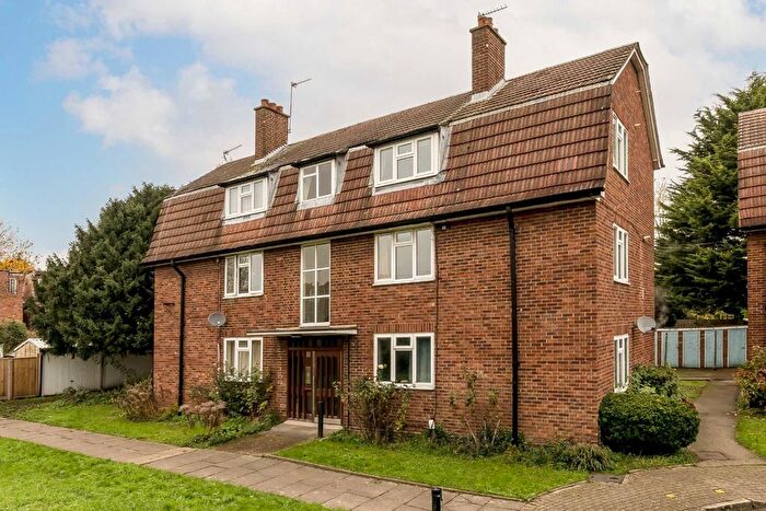 1 Bedroom Flat For Sale In Walpole Close, West Ealing, W13