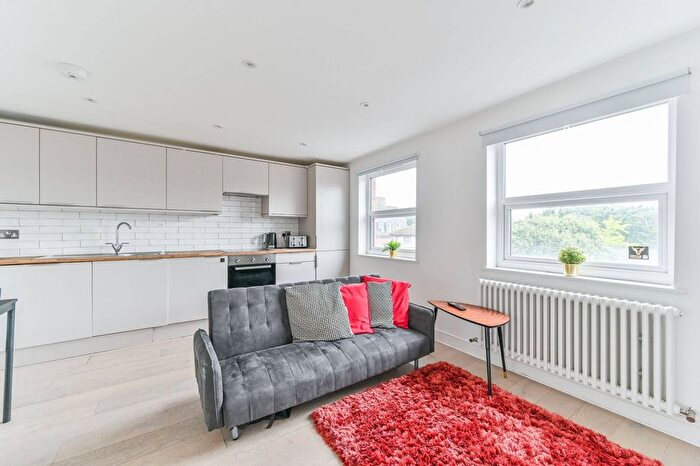 1 Bedroom Flat To Rent In East Street, Epsom, KT17