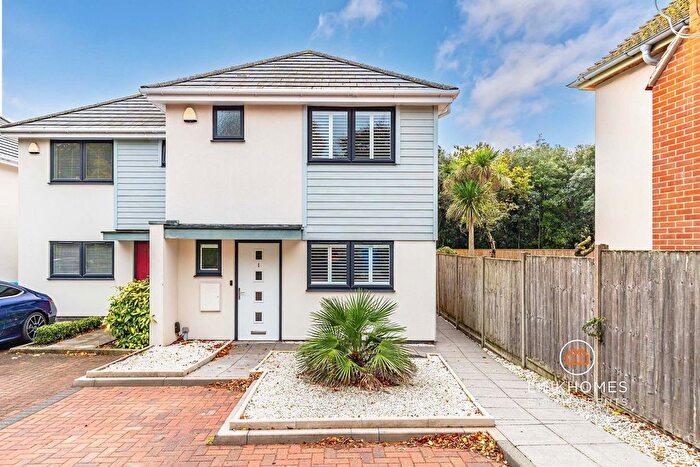 3 Bedroom Semi Detached House For Sale In The Cuttings, Lower Parkstone, Poole, BH14