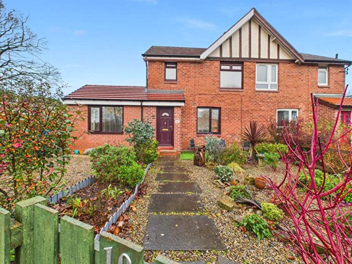 4 Bedroom Semi Detached House For Sale In Monksfeld, Bog House Estate, Gateshead, NE10