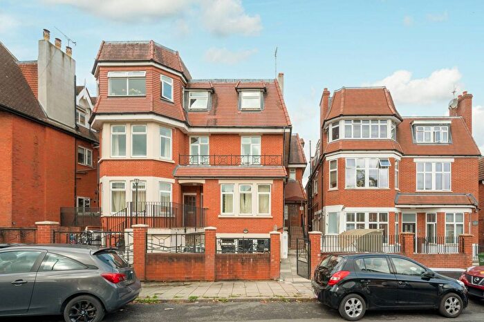 3 Bedroom Flat To Rent In Streatham, Streatham, London, SW16