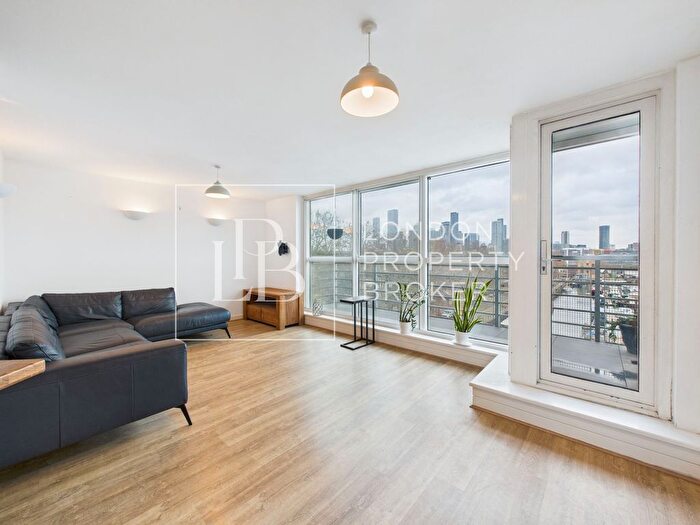 2 Bedroom Flat To Rent In Baltic Quay, Surrey Quays, SE16