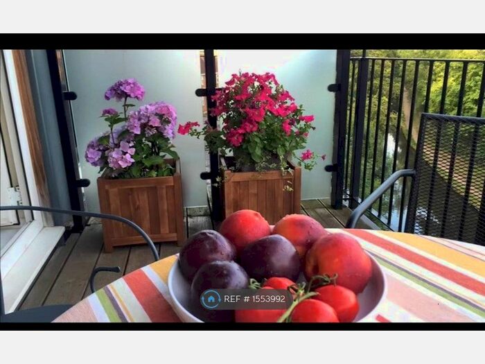 2 Bedroom Flat To Rent In Waterside, Solihull, B90