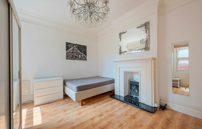 Studio To Rent In Rosary Gardens, South Kensington, Kensington, SW7