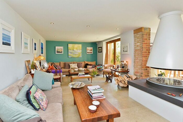 4 Bedroom Barn Conversion To Rent In Vicarage Road, Stony Stratford, Milton Keynes, MK11