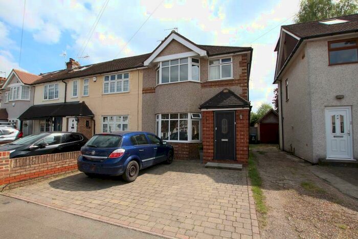 3 Bedroom Semi-Detached House To Rent In Byfleet, KT14