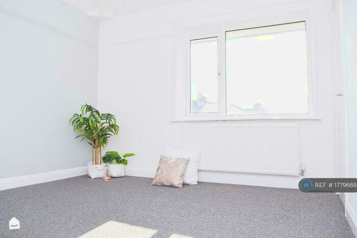 3 Bedroom Semi-Detached House To Rent In Milne Grove, Bircotes, Doncaster, DN11