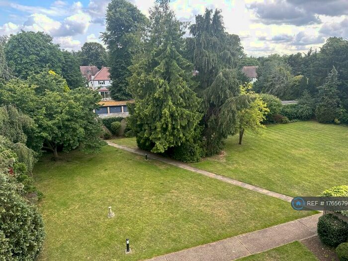 2 Bedroom Flat To Rent In Farleigh Court, South Croydon, CR2