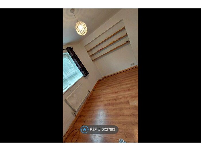 2 Bedroom Flat To Rent In Cooper House, London, SE27