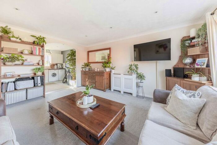2 Bedroom Flat To Rent In Pope Close, London, SW19