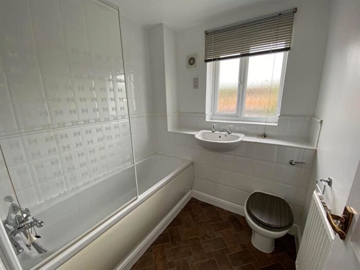 3 Bedroom End Of Terrace House For Sale In Meadow Close, Beeston, SG19