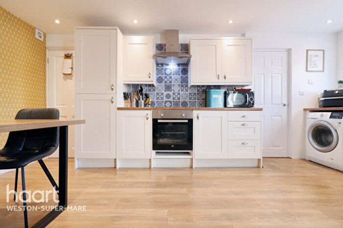 3 Bedroom Coach House For Sale In Jasmine Way, Weston-Super-Mare, BS24