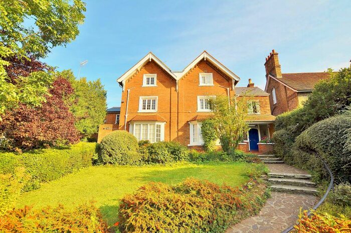 1 Bedroom Apartment To Rent In London Road, Guildford, Surrey, GU1