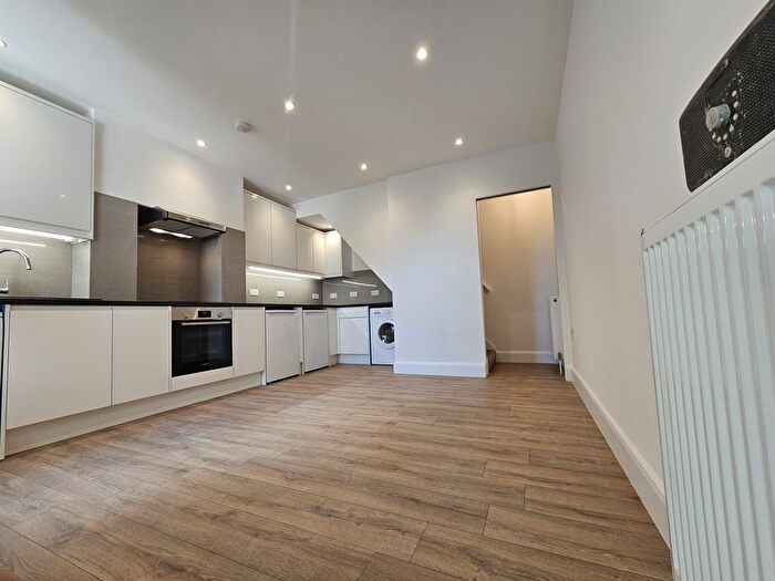 2 Bedroom Flat To Rent In East Barnet Road, Barnet, EN4