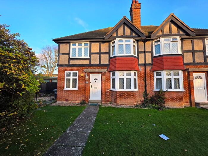 2 Bedroom Maisonette To Rent In Tregenna Close, Oakwood, N14