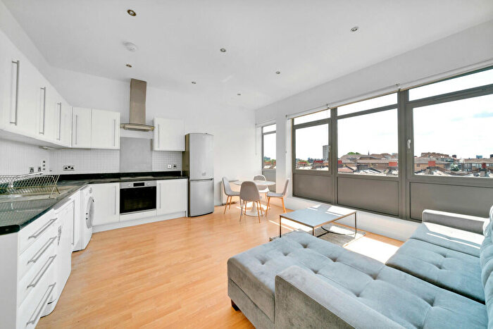 2 Bedroom Apartment To Rent In Gallery Apartments, Commercial Road, Whitechapel, London, E1