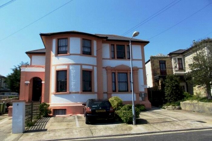 1 Bedroom Flat To Rent In Royal Crescent, Sandown, PO36