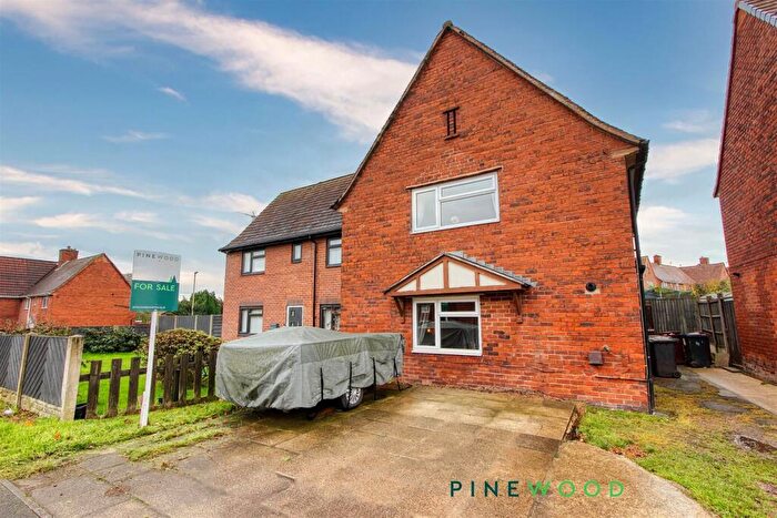 3 Bedroom Semi-Detached House For Sale In Heath Road, Holmewood, Chesterfield, Derbyshire, S42