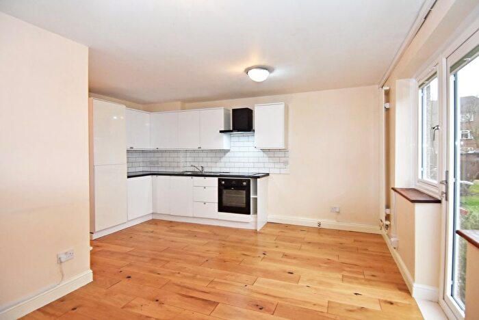 1 Bedroom Maisonette To Rent In Hardwicke Road, Richmond, TW10