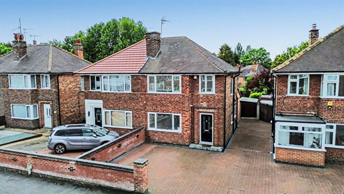 3 Bedroom Semi-Detached House For Sale In Barlock Road, Basford, Nottingham, NG6