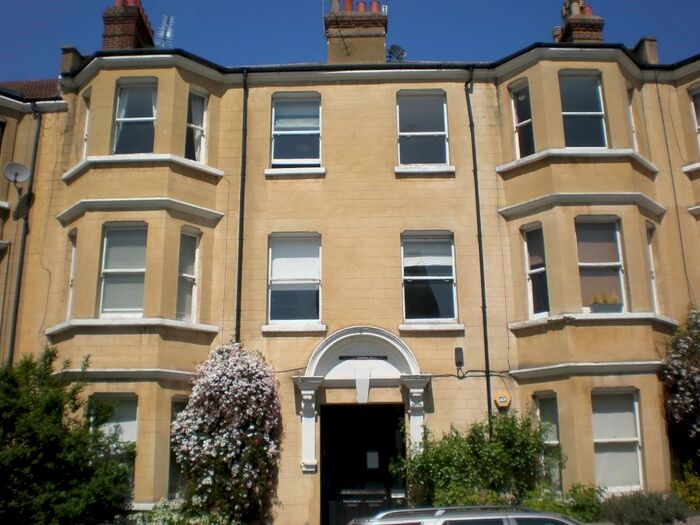 3 Bedroom Flat To Rent In Mowll Street, Oval, London SW9