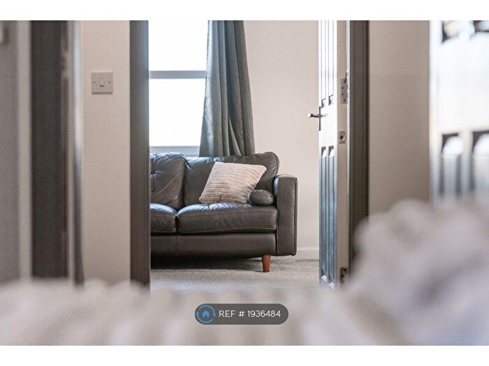 2 Bedroom Flat To Rent In Bughtlin Market, Edinburgh, EH12