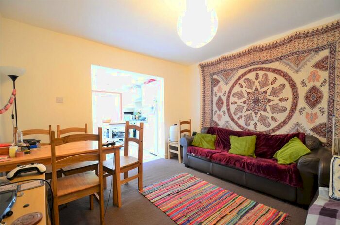 5 Bedroom Semi-Detached House To Rent In Flexible Start Date Selly Oak, Birmingham, B29