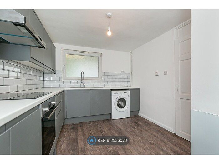 3 Bedroom Flat To Rent In Ashwood House, London, NW4